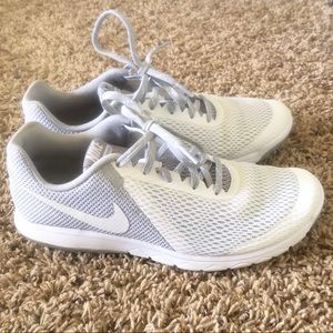 Womens Nike Flex Experience RN Size 8 White & Grey